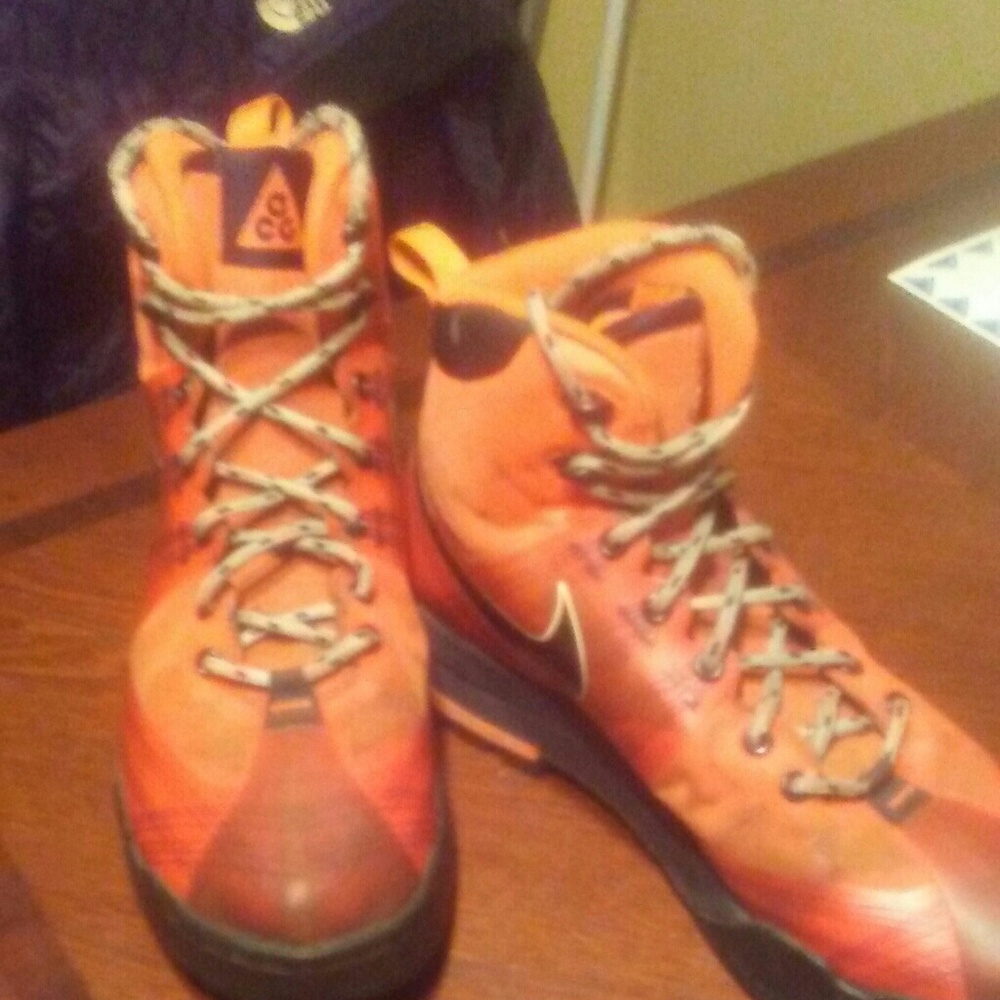 Nike BOOTS